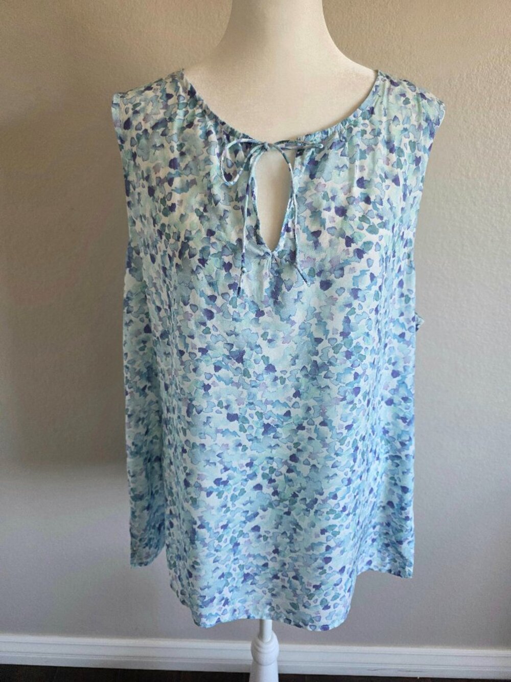 Crosby Blouse Top Size XL Watercolor Artist Abstract Soft Silky Sleeveless Blue